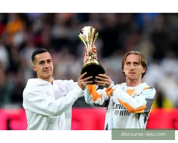 西甲联赛最新动态：巴萨皇马争冠激烈，马竞稳居前四挑战者