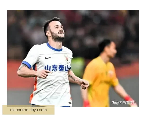 豪门对决再掀高潮新星闪耀赛场引爆球迷热议转会风云持续发酵升级