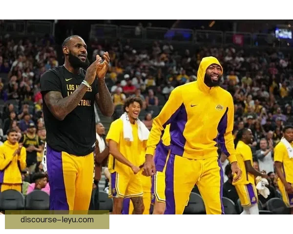 詹姆斯领衔湖人强势反弹西部格局再起波澜季后赛形势愈发激烈引关注