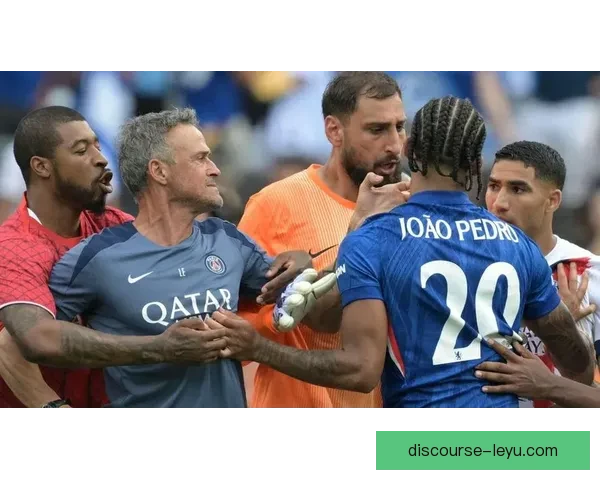 体育界震撼消息：国际足联公布新赛制改革方案 引发全球关注与争议