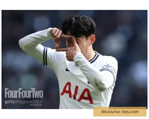 孙兴慜梅开二度助热刺逆转曼联振奋球迷热情