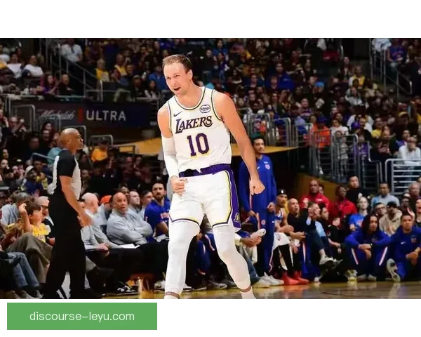 焦点战再掀高潮新星爆发老将逆袭球队冲击季后赛关键胜利引热议