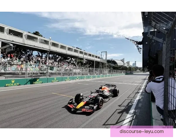 F1赛季最新动态：梅赛德斯与红牛争夺冠军激烈，车手表现引关注